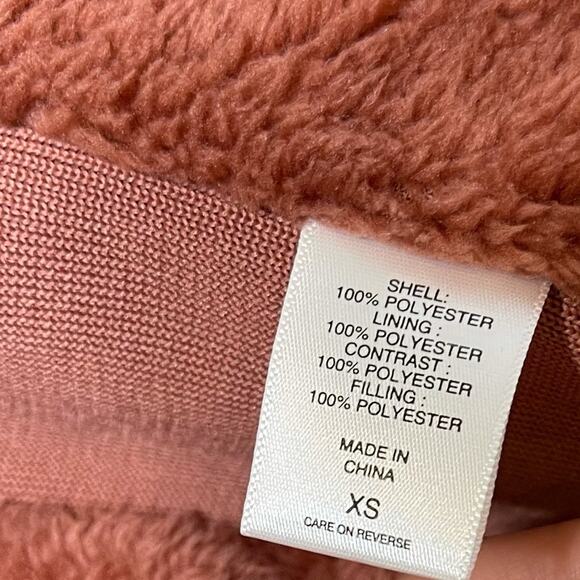 U). New York & Company Sleeveless Fuzzy Sherpa Quilted Vest Mauve Brown X-Small - Picture 8 of 10